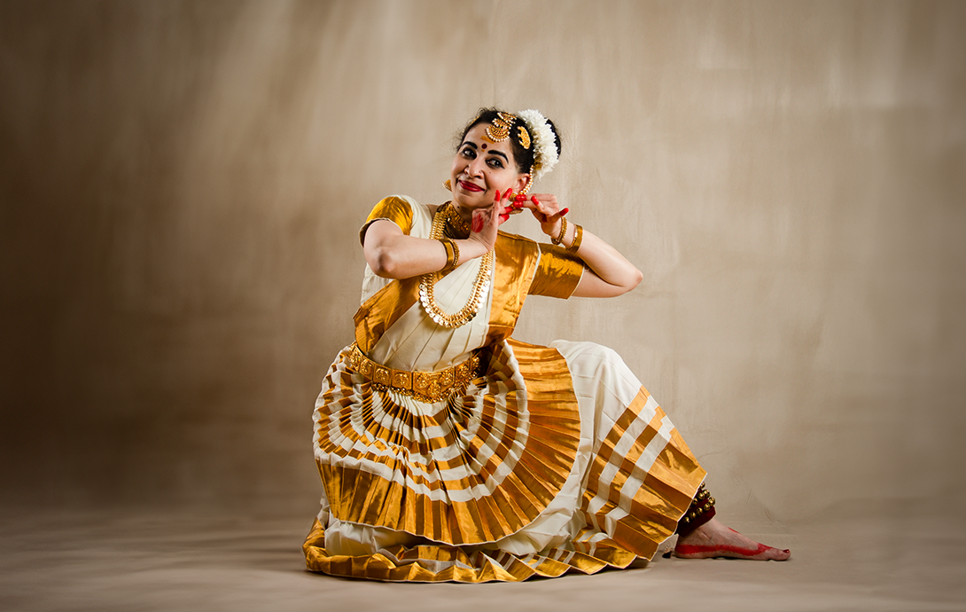 Mohiniyattam-Cover 01